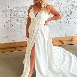 Brand new, never worn wedding gown